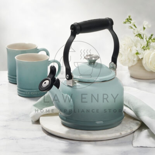 Charming Tea Kettle Le Creuset in Harkstead